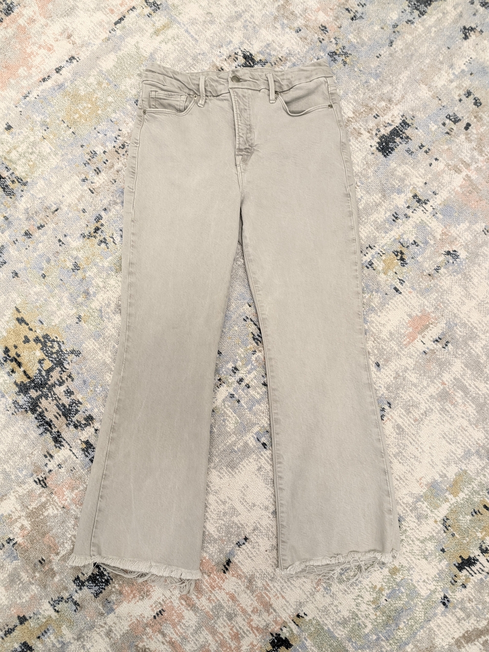 Good American Good Legs Straight Jeans in Light Grey
